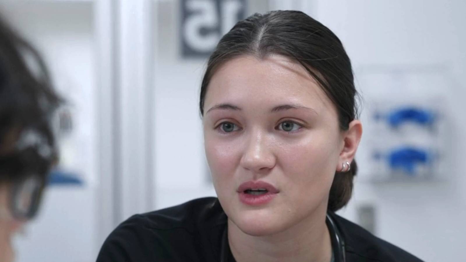 La temporada 2 de Pitt agrega una nueva historia de amor de burla de los miembros del elenco para un médico