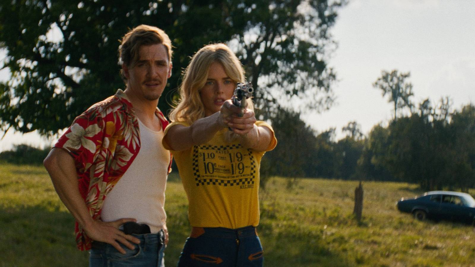 Revisión de Carolina Caroline: Samara Weaving y Kyle Gallner roban el espectáculo en Slick Bank Heist Thriller