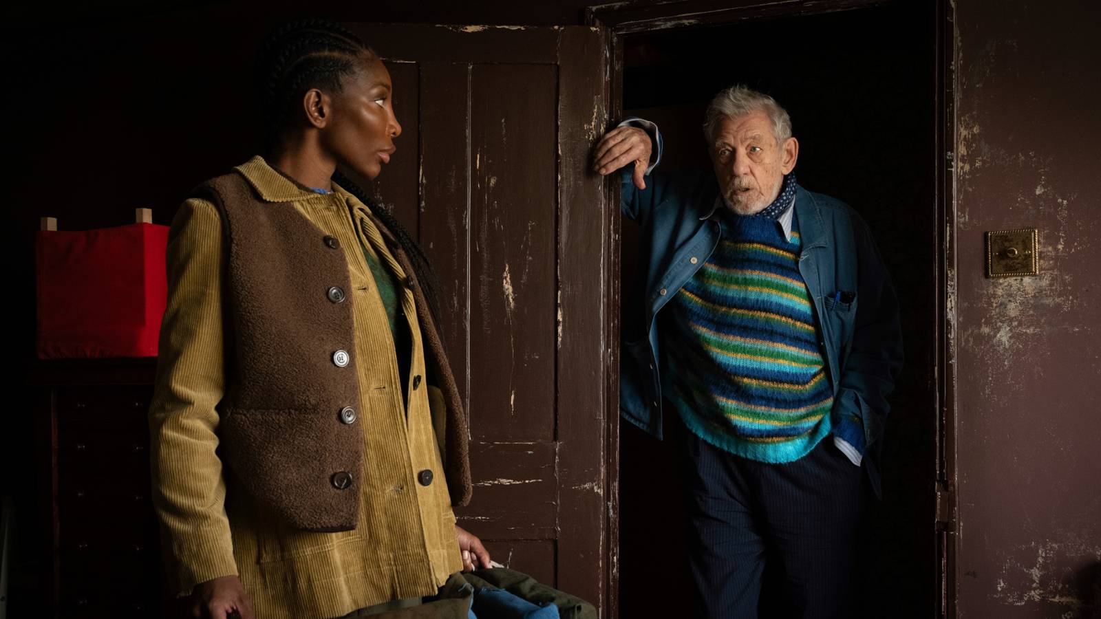 La revisión de Christophers: Ian McKellen y Michaela Coel son un dúo inesperadamente perfecto en el drama centrado en el arte de Soderbergh
