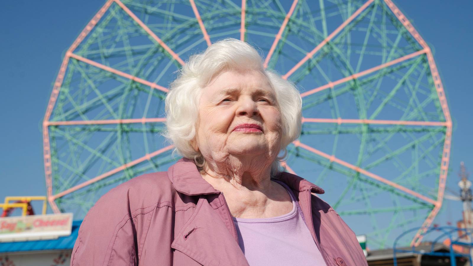 Eleanor the Great Review: June Squibb ofrece una actuación destacada en el debut del director convencional de Scarlett Johansson.