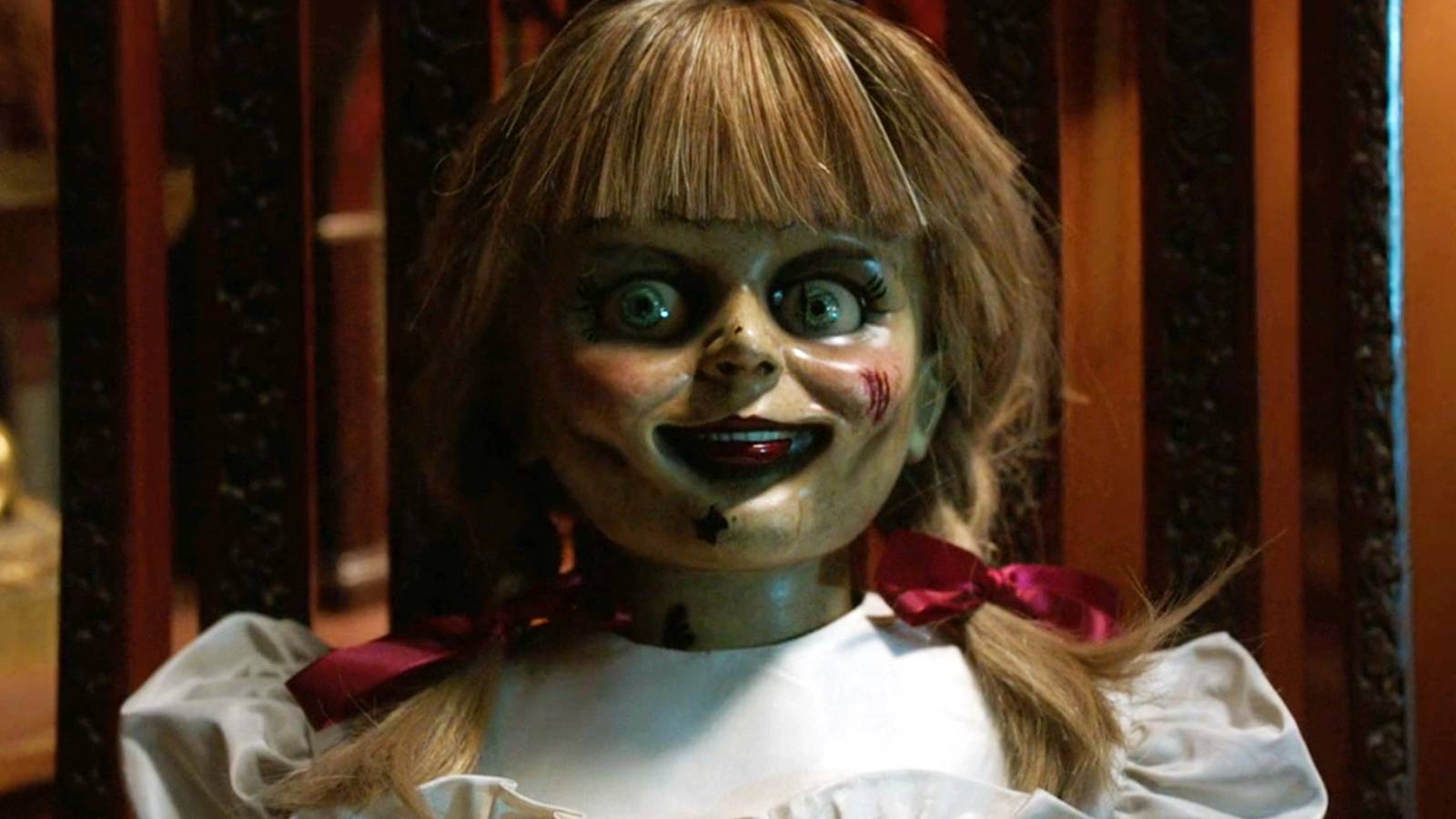 El director de conjuración rinde homenaje al manejador del Real Annabelle después de la muerte misteriosa