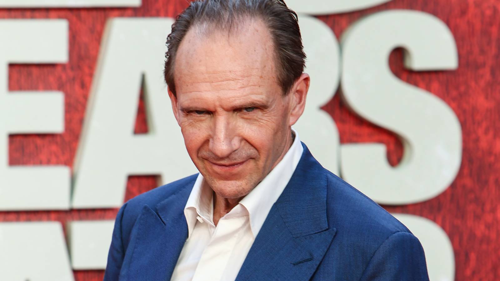 La foto de la precuela de los juegos de hambre revela el primer vistazo al presidente de Ralph Fiennes, Snow