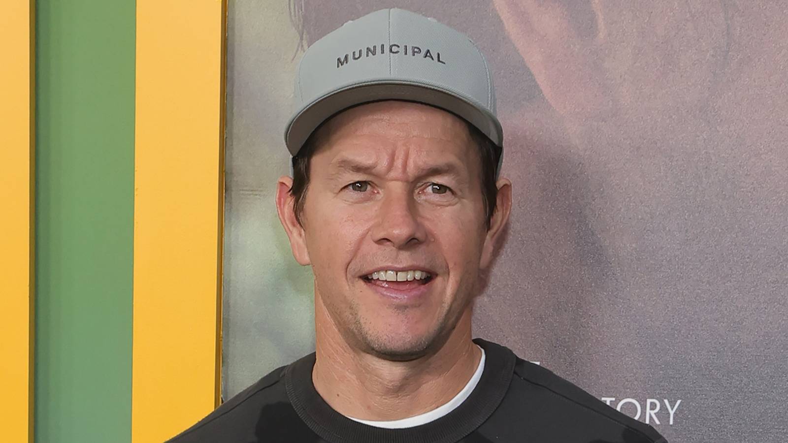 El reinicio de Mark Wahlberg de una película de acción de Jason Statham se ve superior