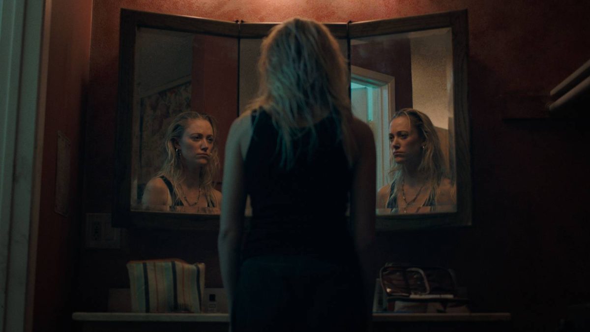 La mano que rockea el trailer de la cuna revela la nueva versión de Hulu del thriller de 33 años