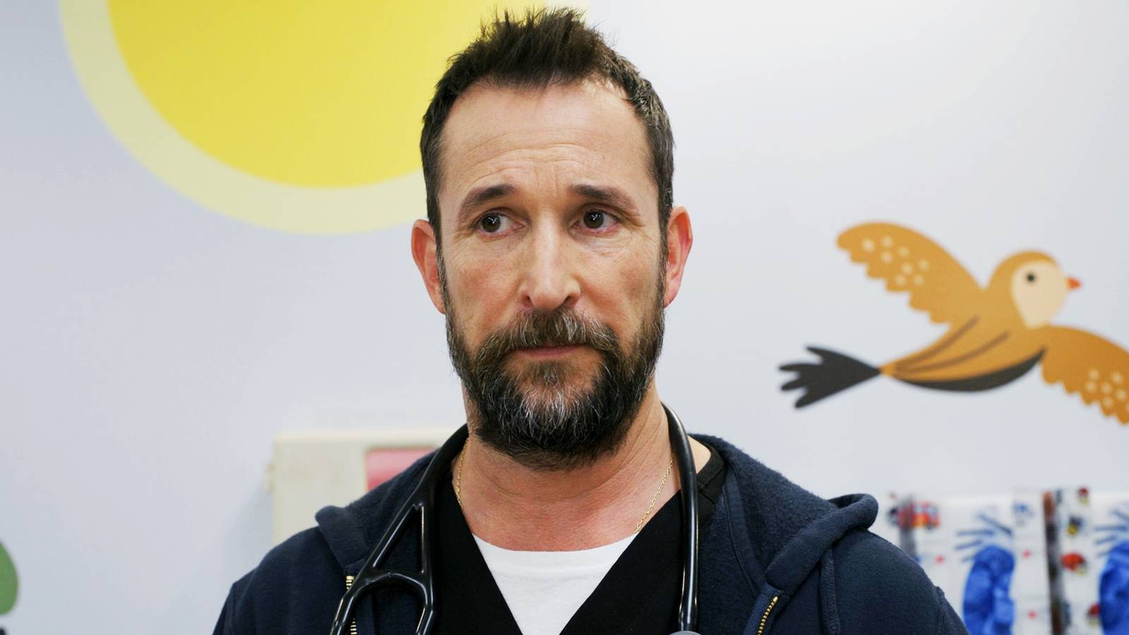 El creador de Pitt se burla de la historia desgarradora del bebé en la temporada 2