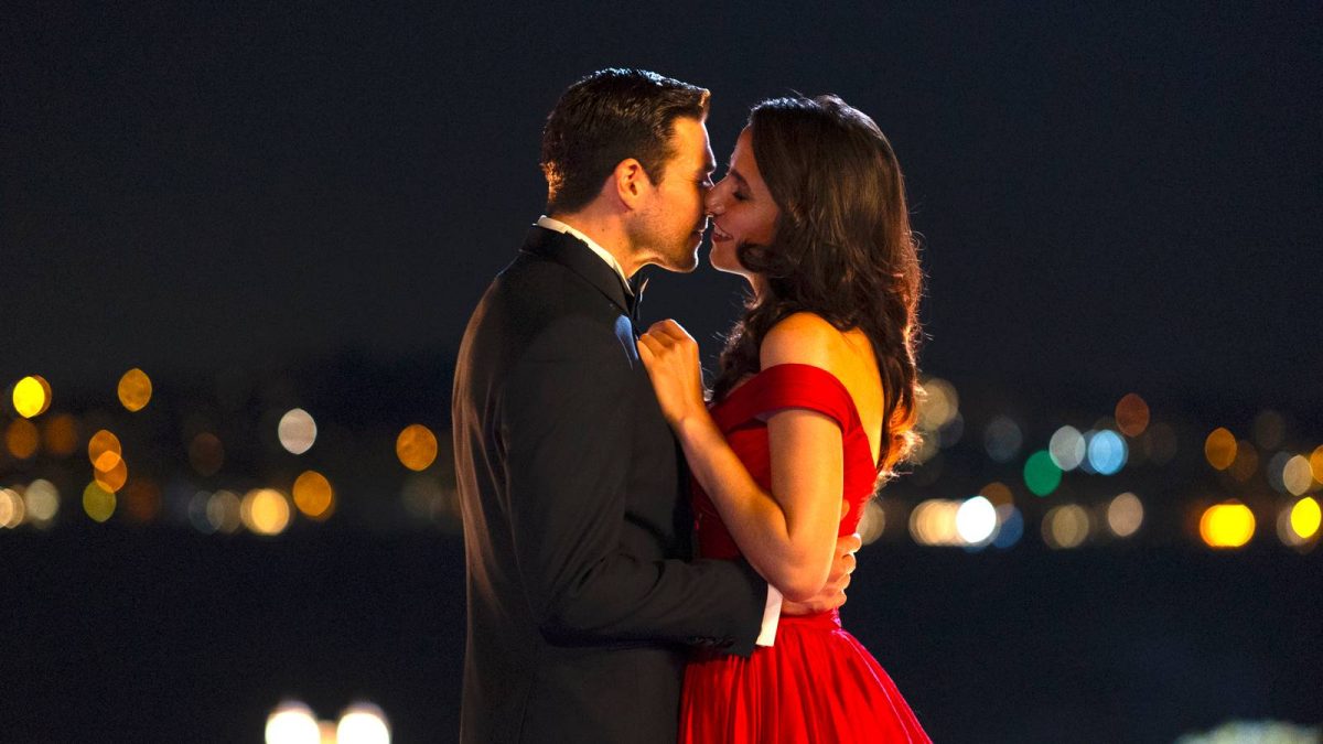 Ella dijo que tal vez revisión: la trampa turística rom-comedia de Netflix es más corazón que risas y eso no es algo malo