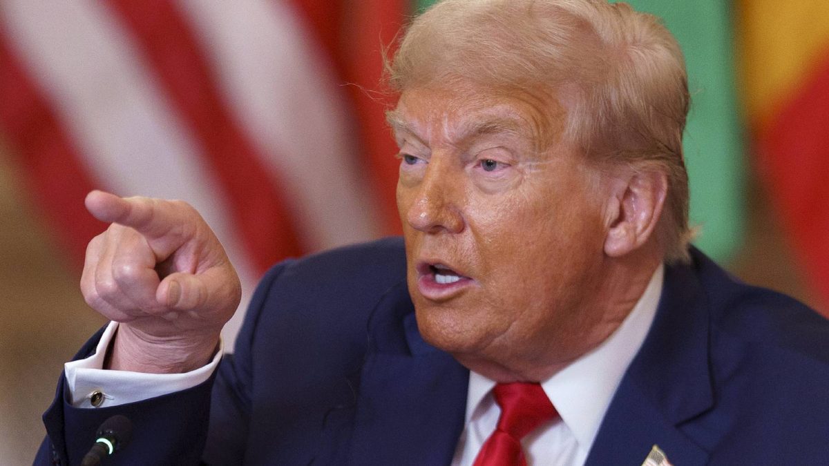 Trump ataca a otro anfitrión nocturno después de que se extiende el contrato de NBC