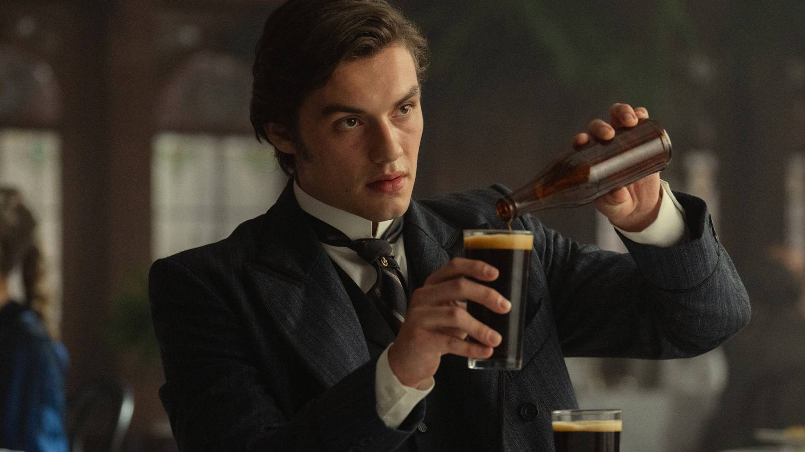 El seguimiento de la Casa de Guinness de Louis Partridge está casi aquí en Netflix