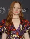 Tiro en la cabeza de Lauren Ambrose