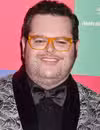 Tiro en la cabeza de Josh Gad