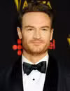 Foto de cabeza de Josh Lawson