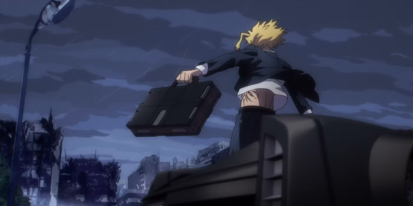 Todo May tiene un maletín cerca de su auto, Hércules.