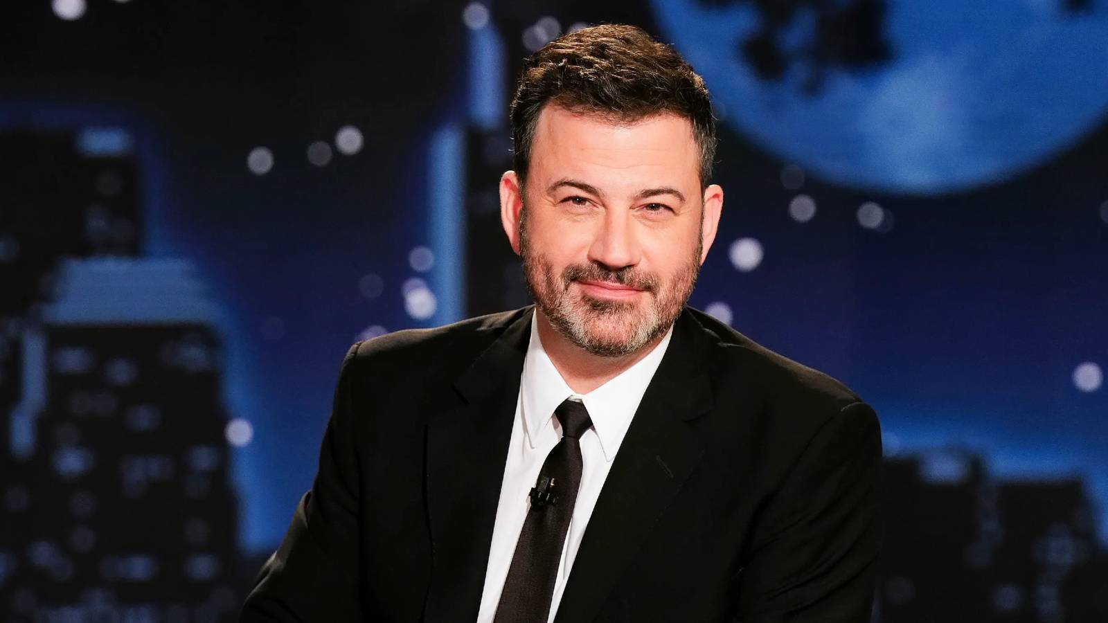 400 estrellas apoyan a Jimmy Kimmel en letras abiertas golpeando la suspensión nocturna