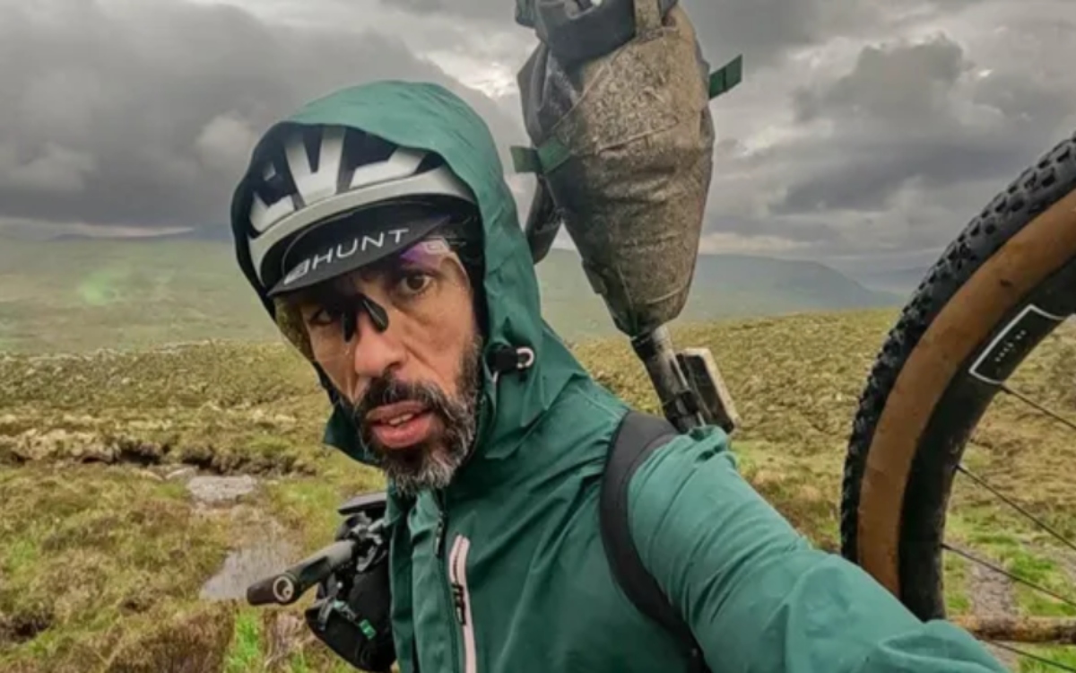 Arrestan en Rusia a ciclista francés que trataba de batir un récord mundial | Video