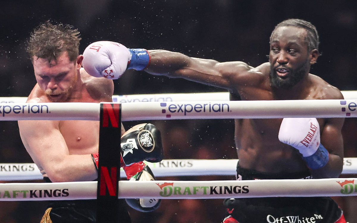 Crawford vence al 'Canelo' y le arrebata sus títulos mundiales: 'Una derrota no me define'