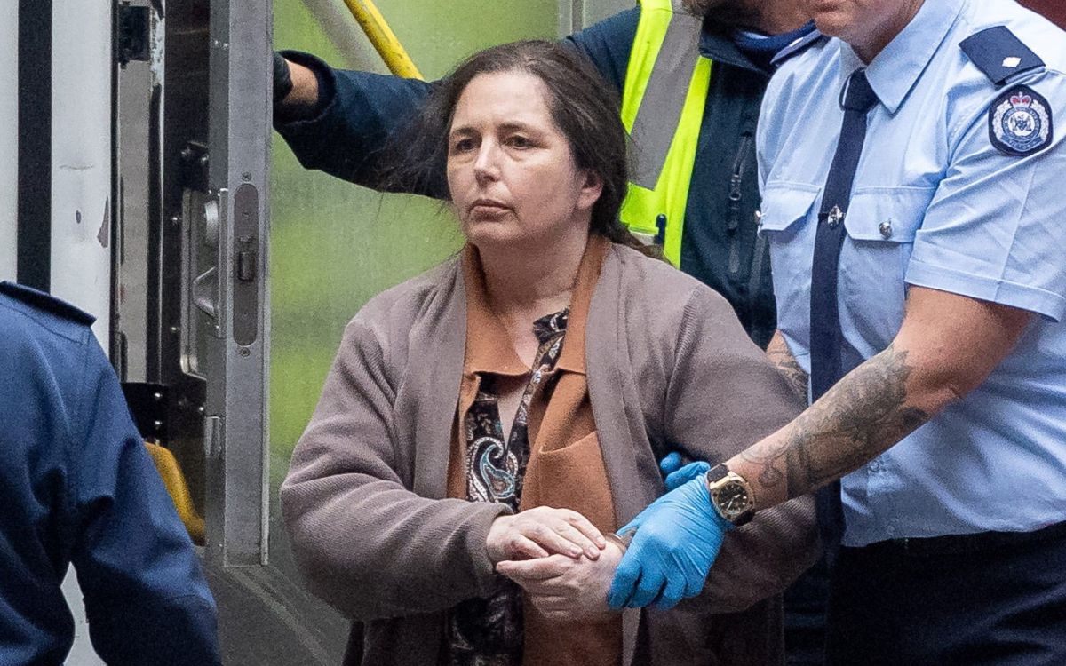 Dan cadena perpetua a mujer que mató con hongos venenosos a familia de su exmarido