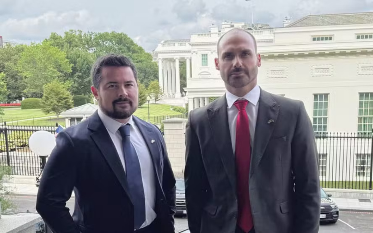 Denuncian a Eduardo Bolsonaro por presunta coacción en el juicio contra su padre