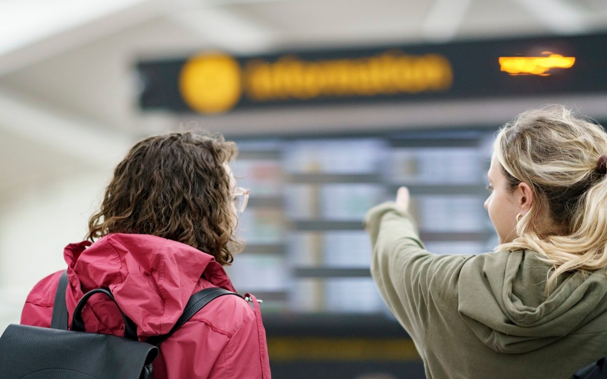 Detienen en Reino Unido a sospechoso del ciberataque que afectó aeropuertos