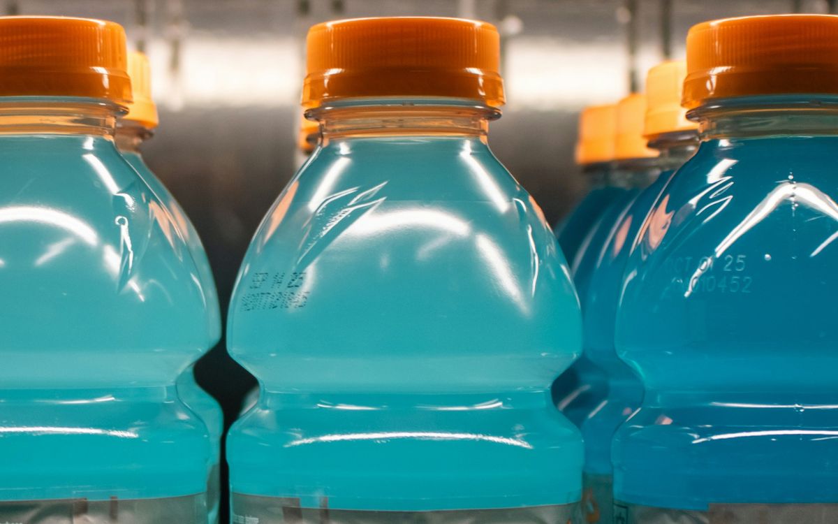 Diputados proponen imponer impuesto a electrolitos como si fueran refrescos