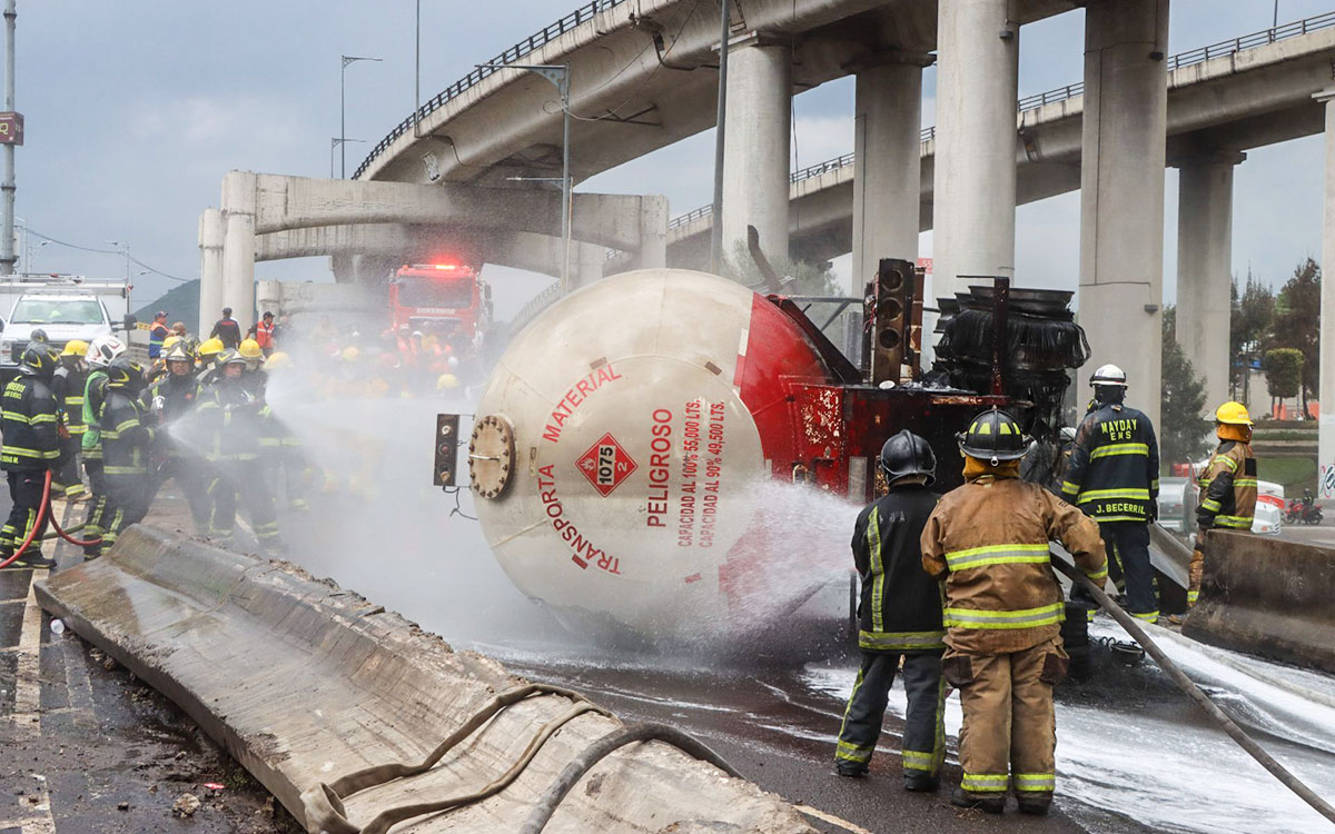 Dueños de pipa anuncian recursos a víctimas de explosión en Iztapalapa; suben a 20 los muertos