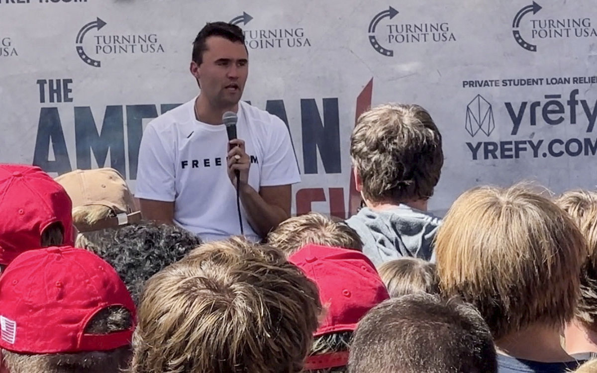 El FBI libera a sospechosos e intensifica la búsqueda del asesino de Charlie Kirk