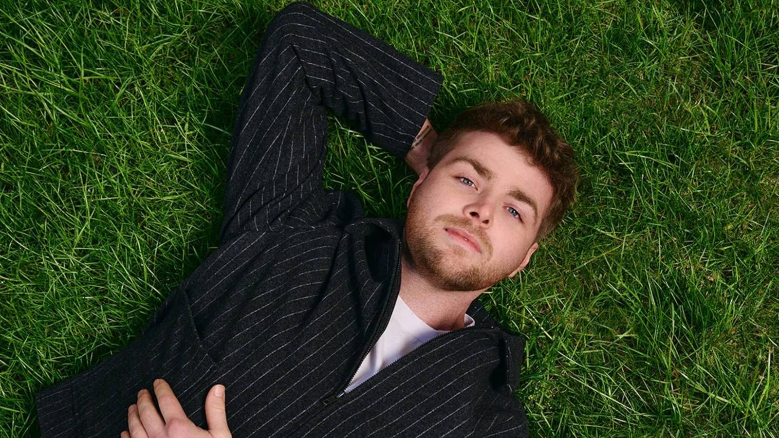 El álbum cuyo sencillo principal está dominando las listas de música, clasificadas de peor a mejor