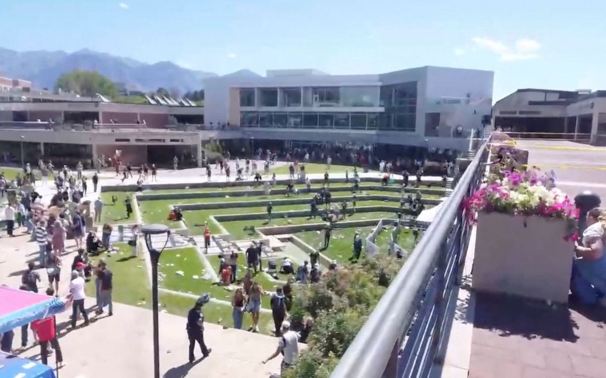 El asesino de Charlie Kirk disparó desde un tejado y se escondió en un vecindario cercano