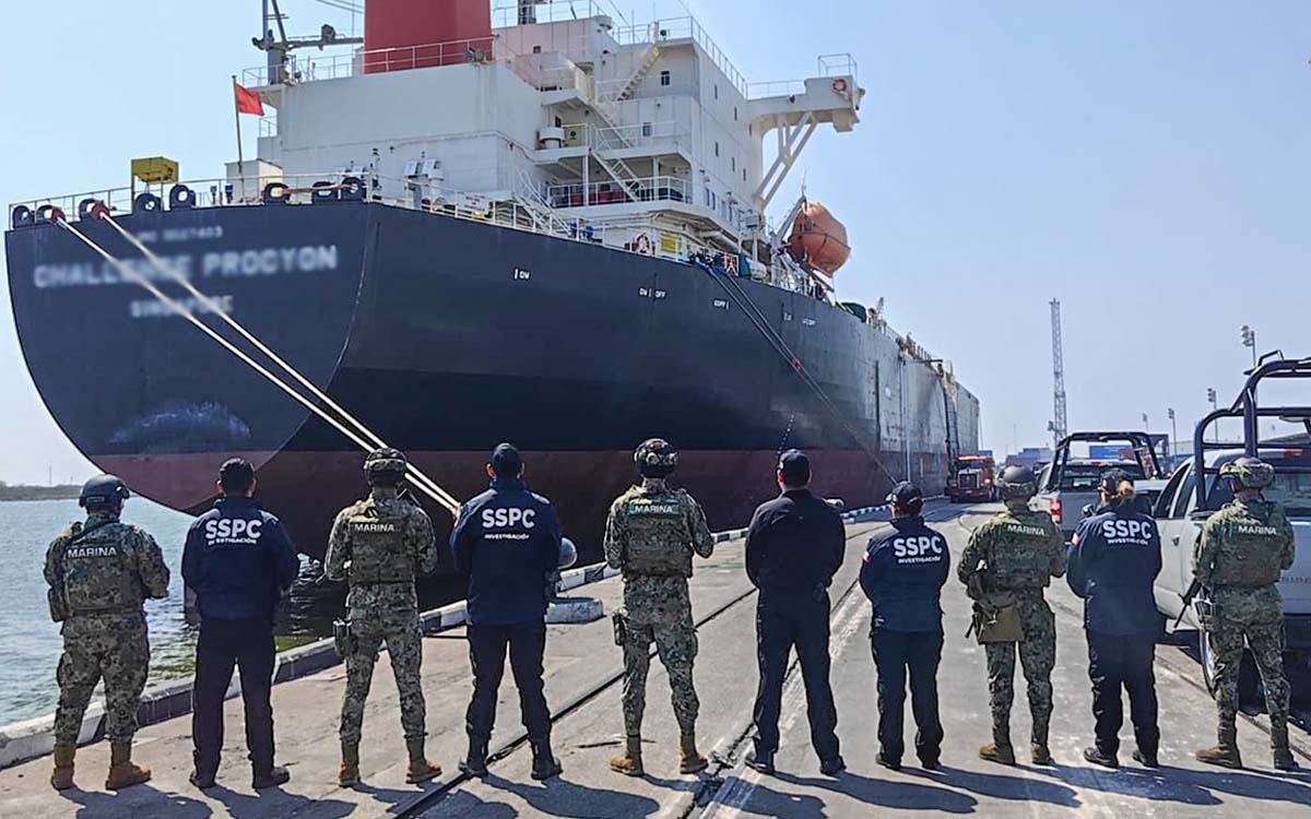 FGR indaga conexión de homicidio de contralmirante con red de huachicol: Reforma