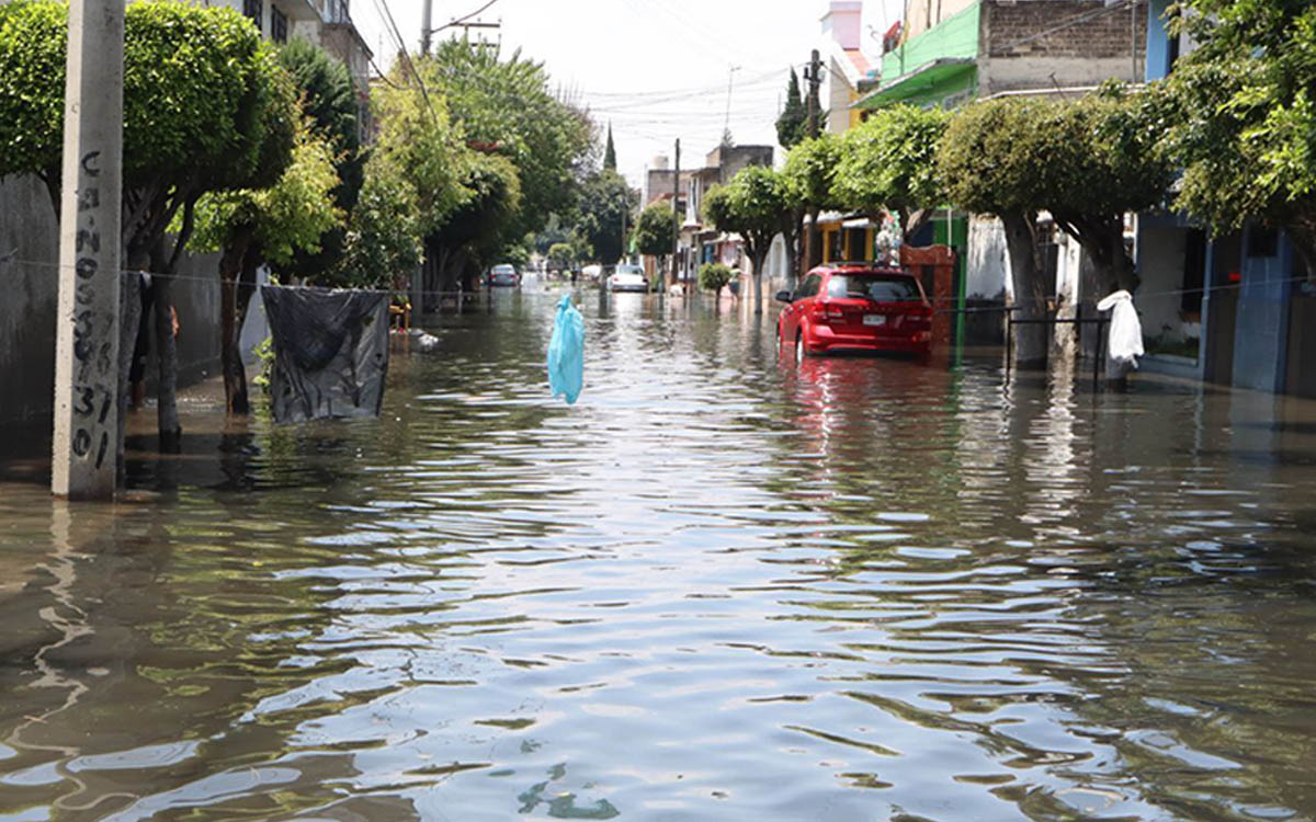 Gobierno Edomex mantiene clases en línea y refuerza apoyos tras lluvias en Nezahualcóyotl