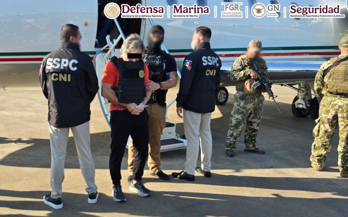 Llega a México Hernán Bermúdez Requena tras ser expulsado de Paraguay