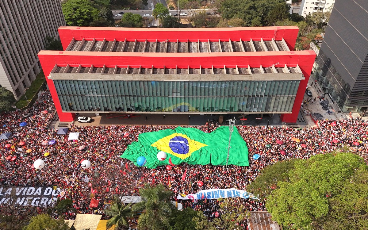 Miles de brasileños protestan contra posible amnistía para Bolsonaro
