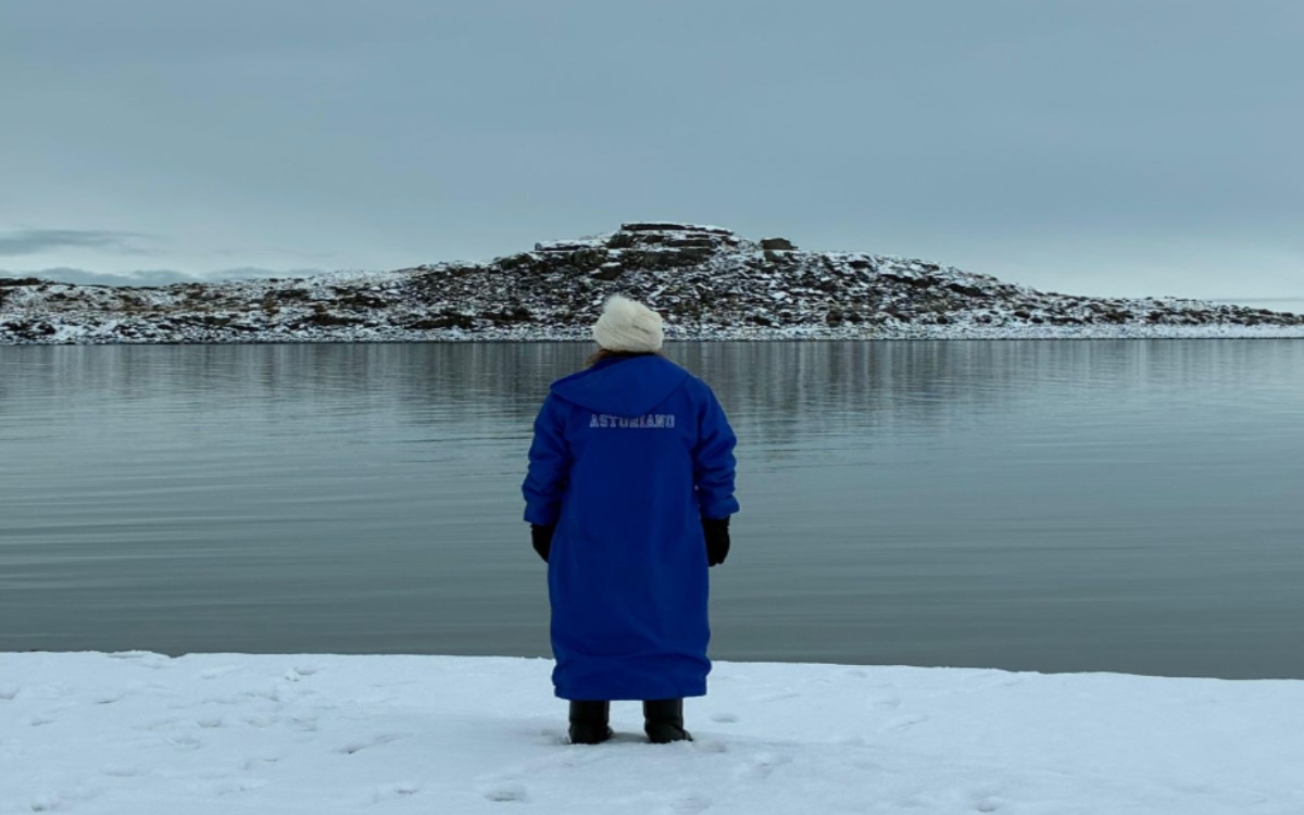 Nadar en aguas gélidas es pura adrenalina: Elizabeth Hernández