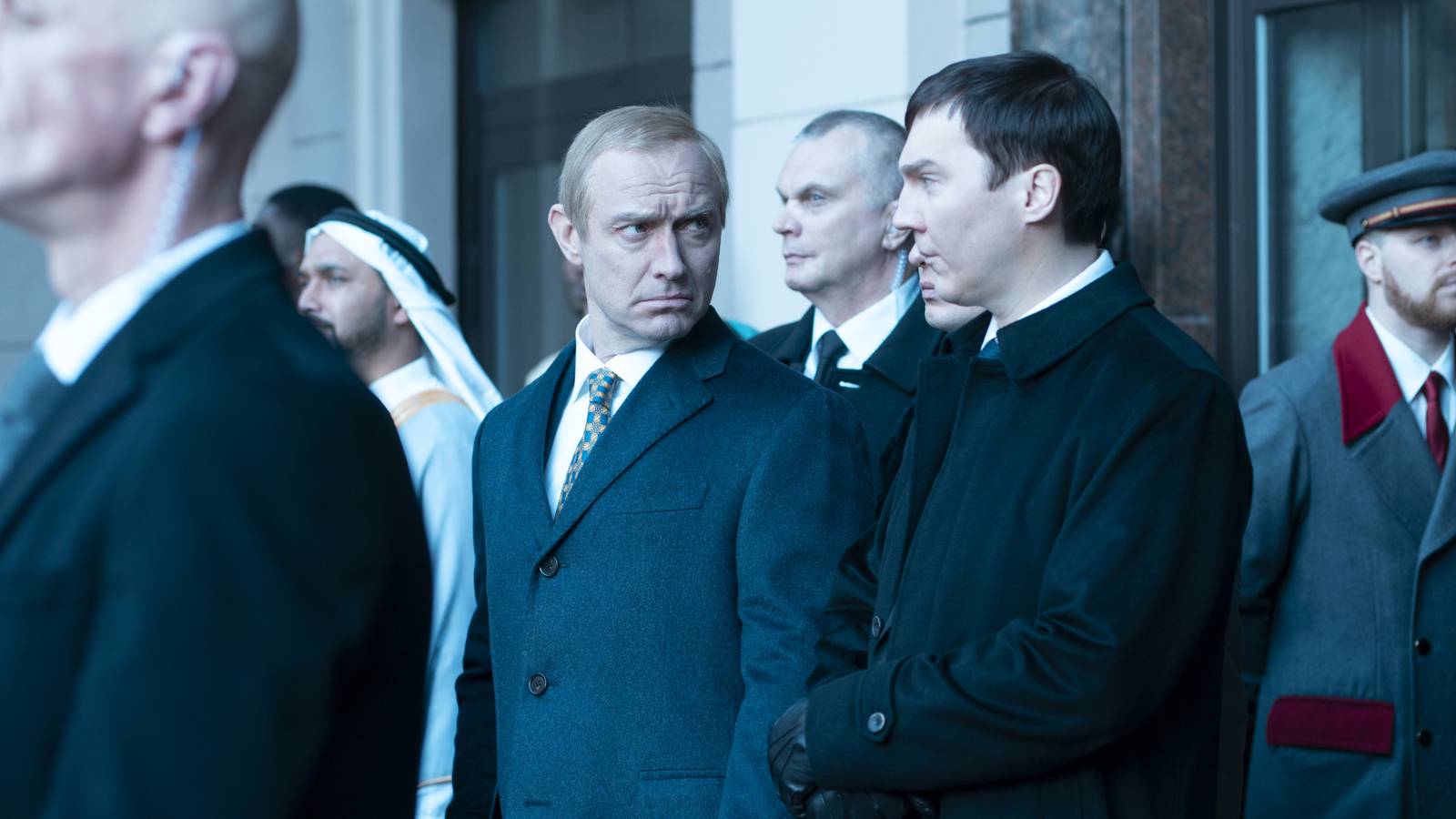 The Wizard of the Kremlin Review: Jude Law como Vladimir Putin no puede salvar este tedioso Slog