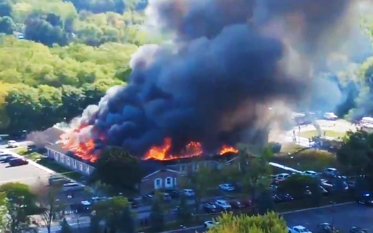 Tiroteo en iglesia: dos muertos, 10 heridos e incendio del templo | Estados Unidos