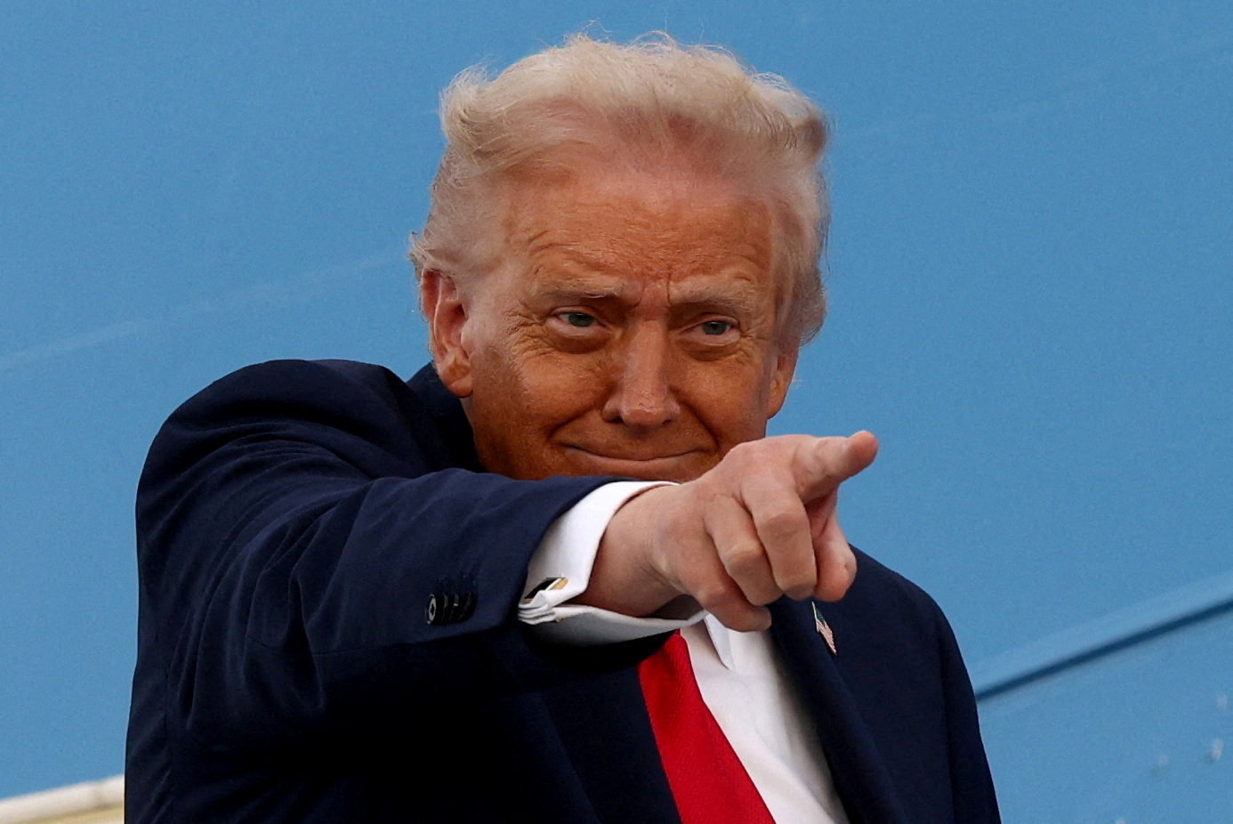 Trump amenaza con quitarle los permisos de emisión a los canales que le critiquen