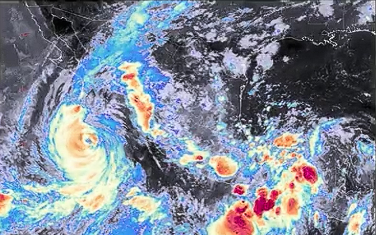 'Priscilla' se mantiene como huracán categoría 2; provoca lluvias intensas y oleaje elevado