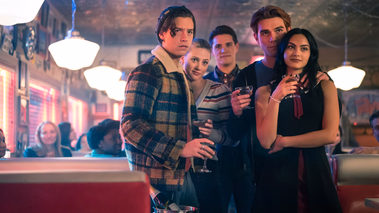 Los personajes de Riverdale establecen el retorno de la televisión con la nueva serie de Horror Disney+