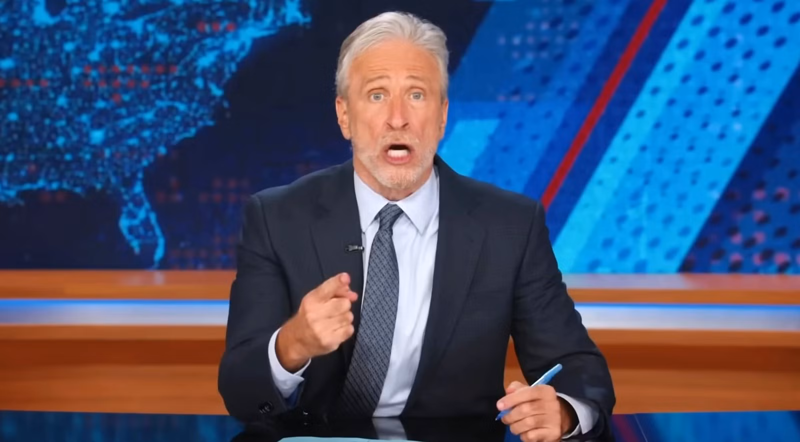 Jon Stewart le devuelve a Trump después de la suspensión de Jimmy Kimmel