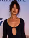 Tiro en la cabeza de Maggie Q