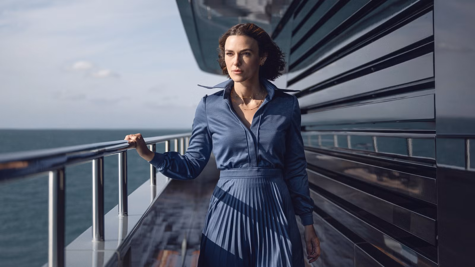 The Woman In The Woman in Cabin 10 de Keira Knightley gana una crítica brillante del autor del libro