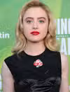 Tiro en la cabeza de Kathryn Newton