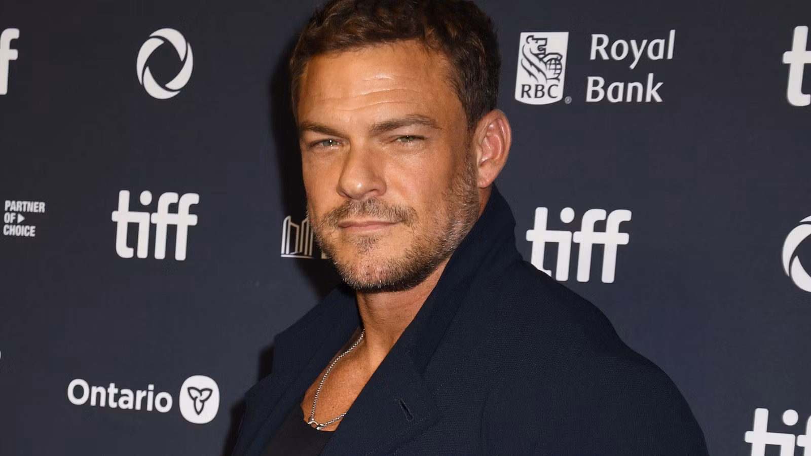 Alan Ritchson acaba de dar su mejor audición de Batman hasta la fecha