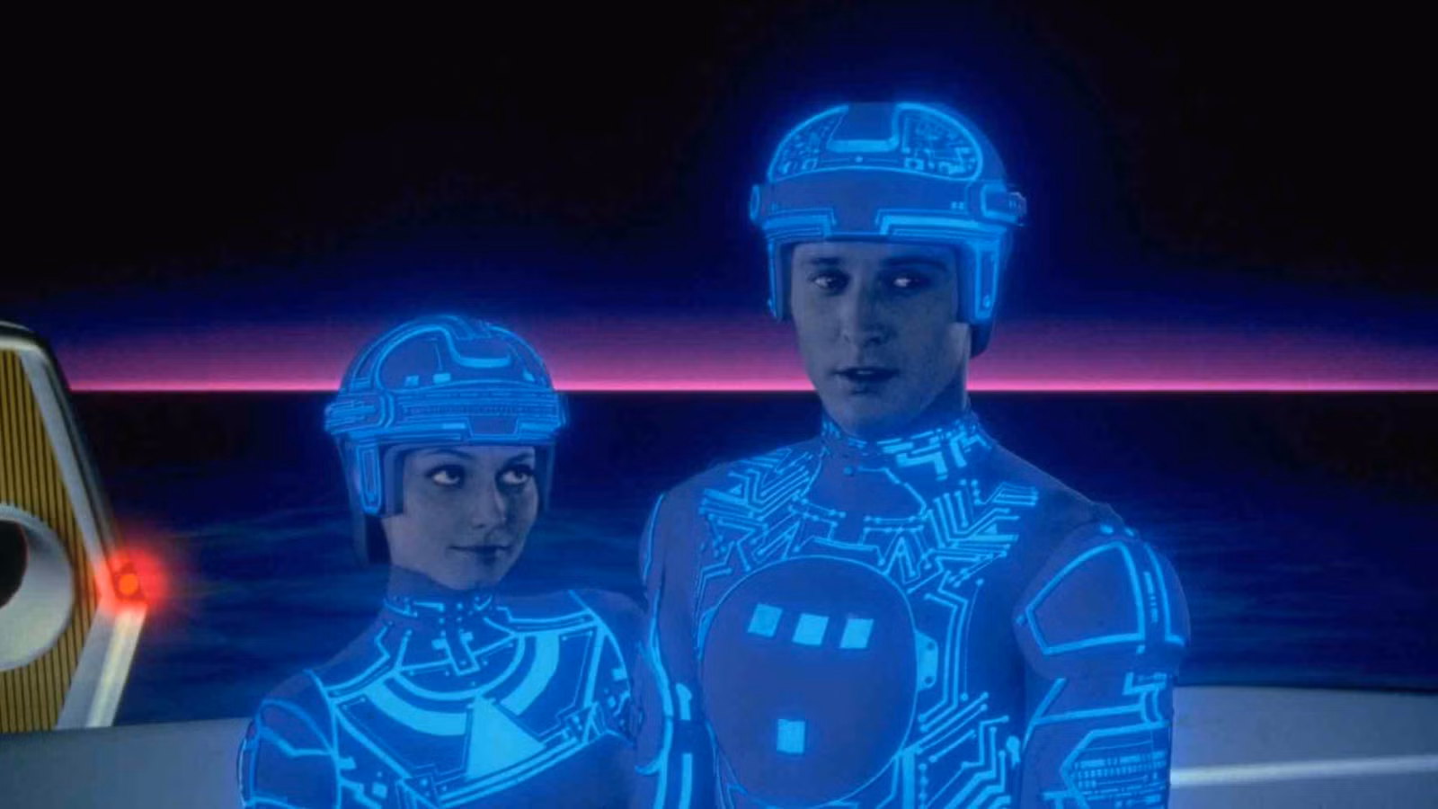 Por qué debes ver el Tron original de Disney antes de Ares