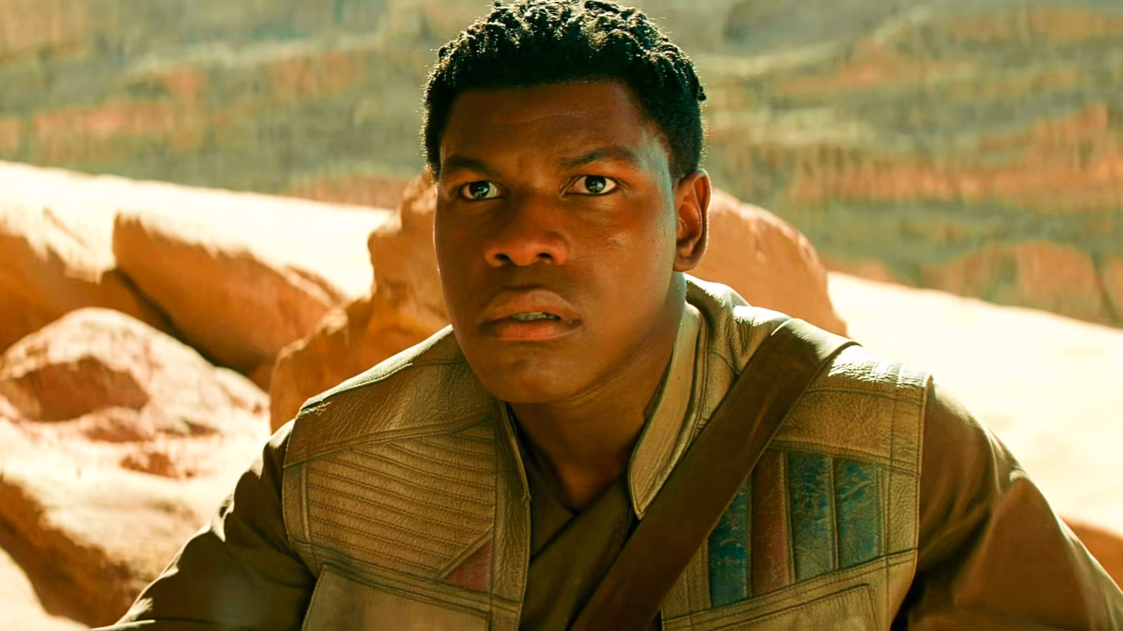 John Boyega revela lo único que Star Wars podría aprender de Star Trek y si cambiaría sables de luz por Phasers
