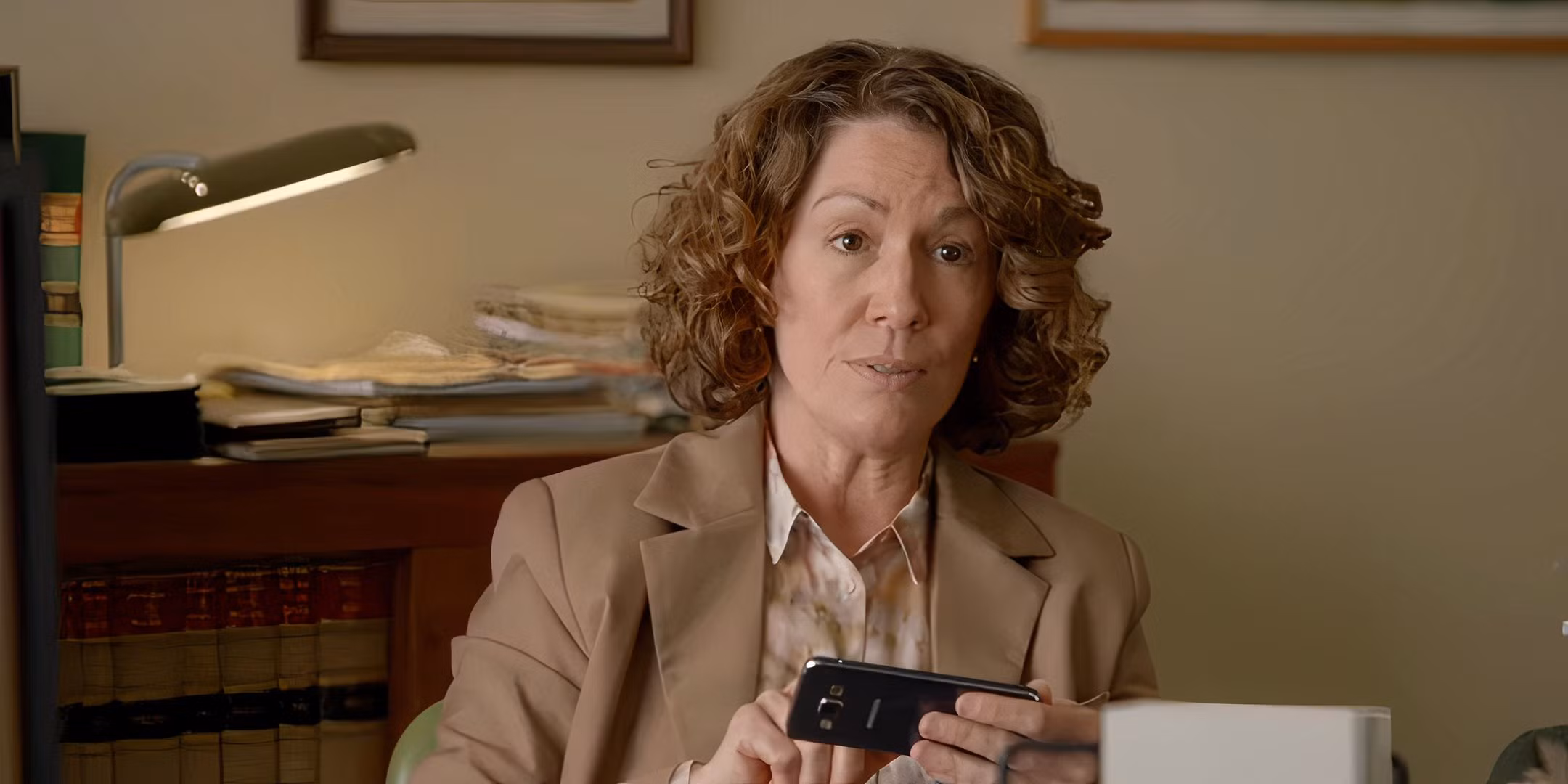 Kitty Flanagan como Helen en Fisk