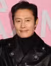 Foto en la cabeza de Lee Byung-hun