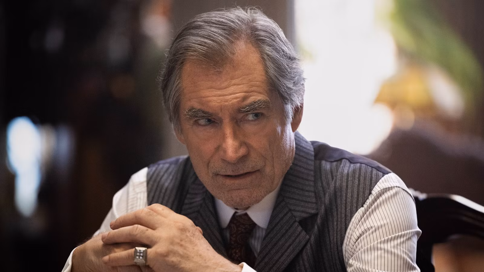 Si te gustó Timothy Dalton en 1923, mira a otro actor de James Bond en esta serie del oeste