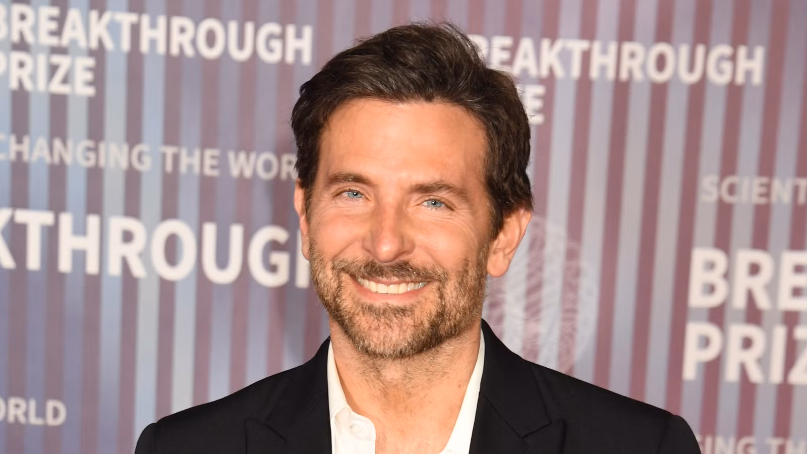 La nueva comedia sobre la crisis de la mediana edad de Bradley Cooper debuta con una puntuación casi perfecta de Rotten Tomatoes