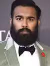 Foto de cabeza de Himesh Patel en la 77ª edición de los Premios de Cine de la Academia Británica (BAFTA)