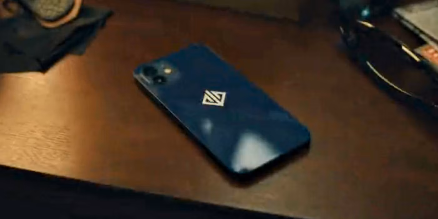 Lord Tech Phone en Peacemaker Temporada 2 Episodio 2